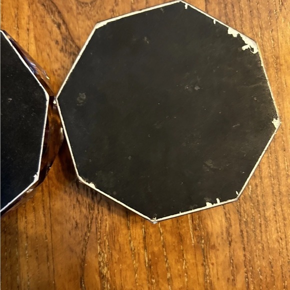 Vintage Floral Lucite Purple Ashtrays Set/2 EUC!! - Picture 5 of 7